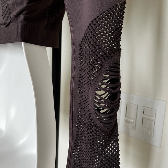 Alo Yoga Siren Long Sleeve Crop Top Long Sleeve (Size 3): Raisin Color - Picture 4 of 5